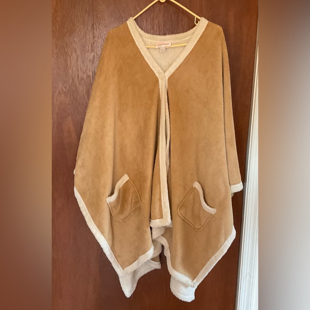 Stan Herman:one size womens shawl/cape/wrap/poncho cream/ tan/beige camel color.
